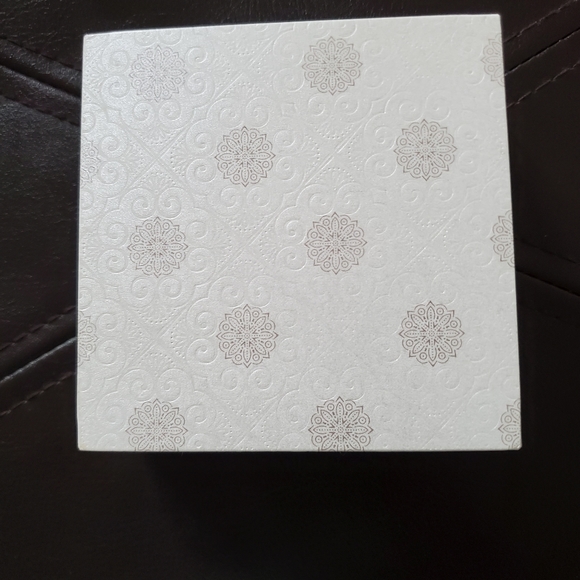 Aleure Freshwater Pearl Necklace and Earrings - Picture 4 of 5